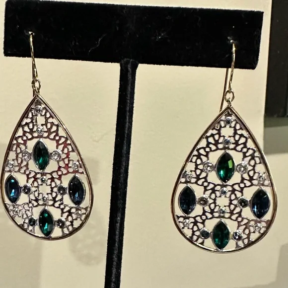 SWAROVSKI LACEWORK DANGLES - Picture 2 of 6